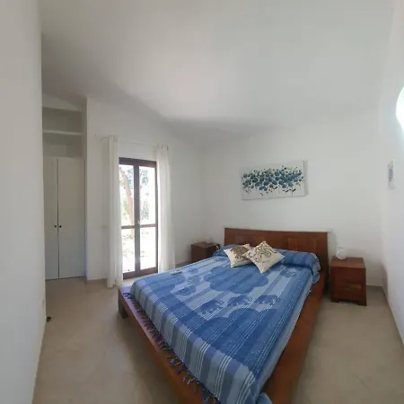 Veronica Cala Sinzias Ferienhaus *