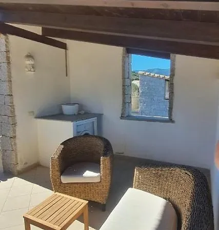 Veronica Cala Sinzias Ferienhaus